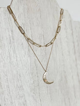Load image into Gallery viewer, Crescent Moon Necklace